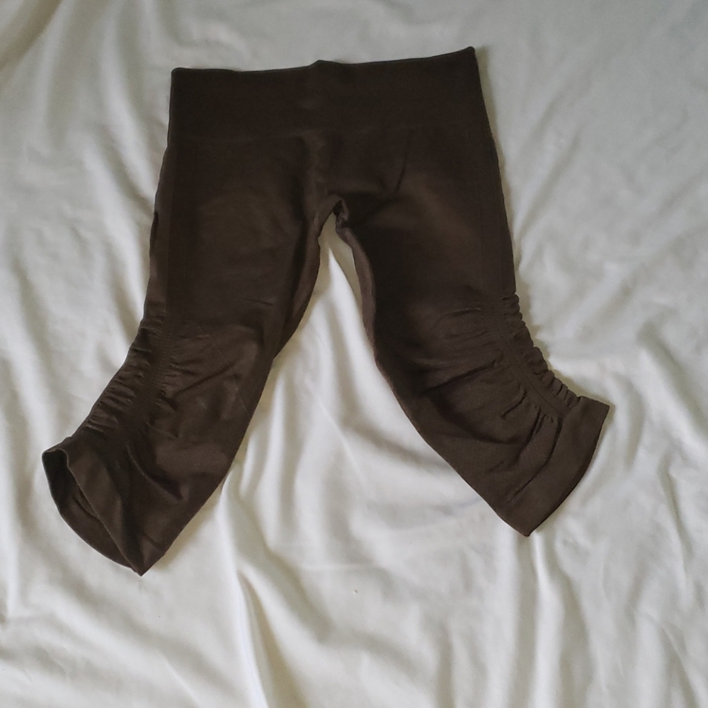 XS Lululemon Athletica Brown Capri Pants